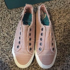 Blowfish Malibu sneaker size 7.5.